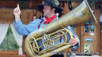 Auftritt in Vollmaringen: Fidelius Waldvogel   in Raibles  Bauerngarten