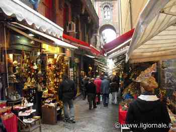 Forni, friggitorie e tavolini: cambia tutto a Napoli