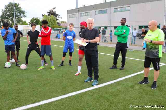 Wim Hofkens, de stijl van Tedesco en een legioen nieuwkomers moeten SKN Sint-Niklaas weer boven water halen, maar: “Welk vlees we in de kuip hebben, moet nog blijken”