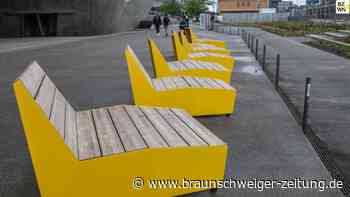 24 gelbe Sessel bringen Farbe in die Wolfsburger City