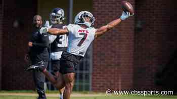 NFL training camp highlights, tracker: Bijan Robinson leaves LB in the dust, Chiefs try out more trick plays