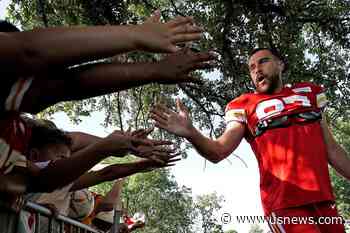 Super Bowl Champion Chiefs Hold Hot, Tough Practice in 1st Day of Pads