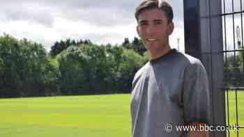 Luis Binks: Coventry City agree season-long loan for Bologna defender