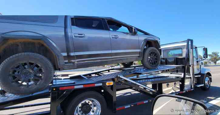 Il nuovo Cybertruck avvistato in autostrada. Il nuovo modello elettrico della famiglia Tesla sarà sul mercato alla fine del 2023