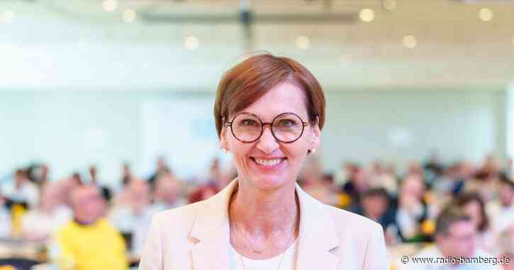 Bildungsministerin lobt Uni Erlangen