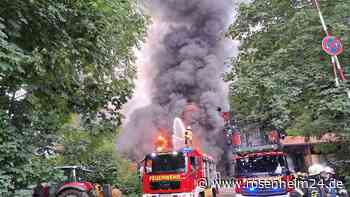 Feuerinferno in Aschau im Chiemgau: Lagerhalle steht in Vollbrand – Rettungskräfte im Großeinsatz