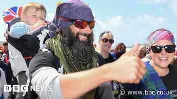 Ex-paratrooper Chris Lewis finishes six-year walk around UK