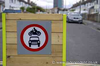 Rishi Sunak orders review of low-traffic zones as Tory MPs condemn them as attack on motorists