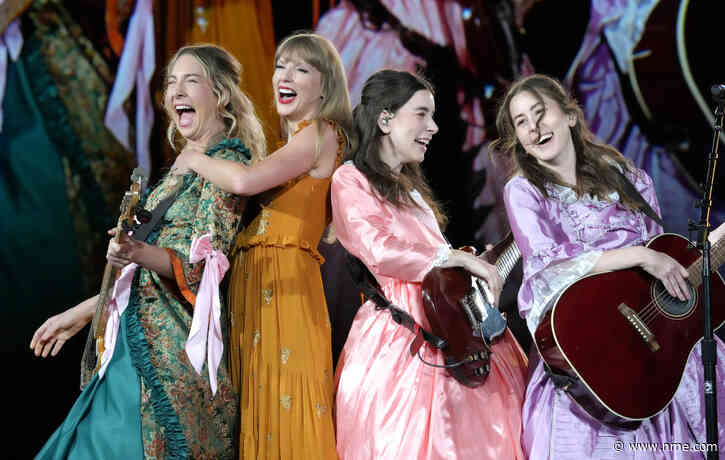 Haim dress up as Taylor Swift’s ‘Bejeweled’ step-sisters to perform ‘No Body, No Crime’ in California