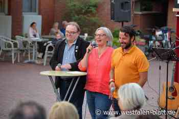 Enger: Plaudereien über „Oskars Kleid“