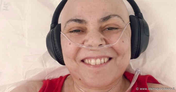 Michela Murgia: “Non amo mettere foto dall’ospedale, ma nemmeno voglio nascondere che ci entro… Posso stare meglio ma non posso più stare ‘bene'”
