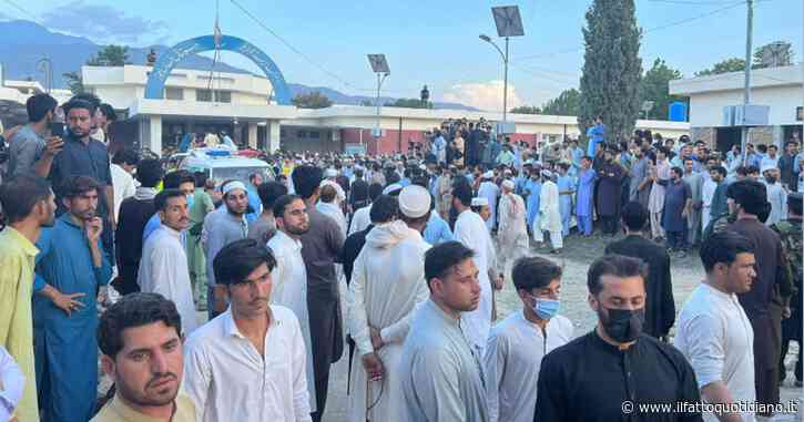 Esplosione durante un raduno politico in Pakistan: 39 morti e più di 50 feriti. Deceduto anche il leader del partito religioso Jui-F