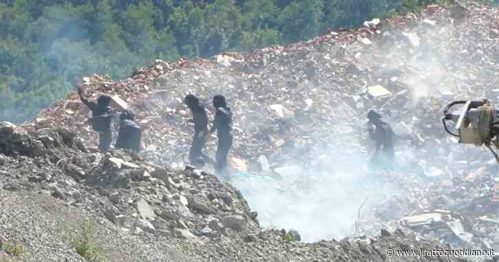 Val Susa, i manifestanti No Tav attaccano il cantiere di San Didero con un lancio di petardi. La polizia risponde con i lacrimogeni (video)