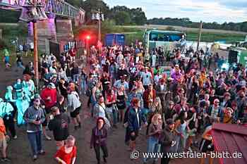 Lichtalben-Festival bei Boffzen: Party-Volk feiert am Weserufer