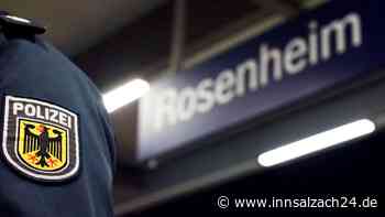 Rosenheimer (17) will sich vor Kontrolle am Bahnhof drücken – und verletzt Polizisten