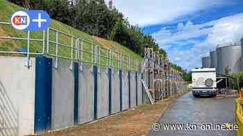 Stützwand Uferstraße: Geländer für mehr Schutz bei Grünflächenpflege 