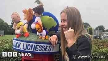 Women's World Cup 2023: Crocheters create England World Cup post box toppers