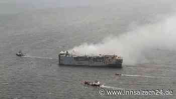Riskantes Nordsee-Manöver: Brennender Frachter weggeschleppt