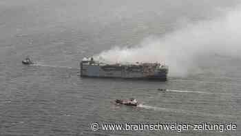 Riskantes Nordsee-Manöver: Brennender Frachter weggeschleppt