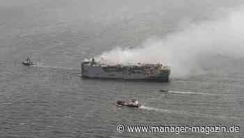 Fremantle Highway: Brennender Frachter in der Nordsee weggeschleppt