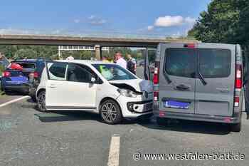 A 2 bei Porta Westfalica: Auffahrunfall mit zwei Verletzten