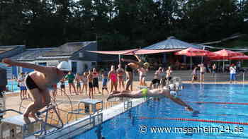 Mühldorfs Top-Triathlet Gerhard Troch nimmt es mit einer ganzen Schwimmstaffel auf