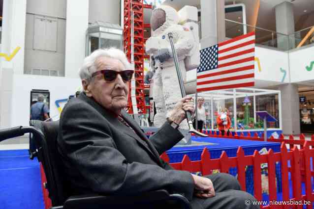 Wereldberoemd kunstenaar Paul Van Hoeydonck (97) landt alsnog in shoppingcenter: “Ik woon zeventig jaar in Wijnegem. Toch is dit mijn eerste bezoek”