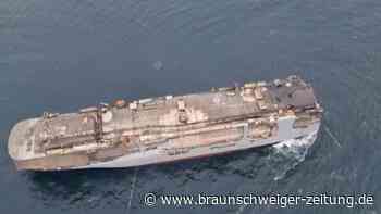 Autofrachter "Fremantle Highway" nach Brand an ruhigere Stelle geschleppt