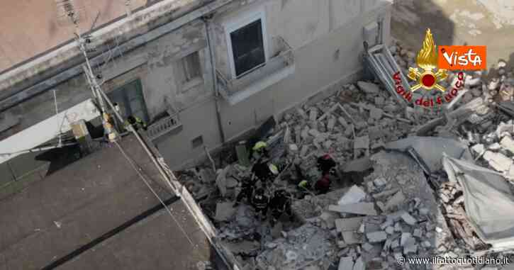 Crolla un palazzo in ristrutturazione a Matera: gli operai erano in pausa pranzo. L’intervento dei vigili del fuoco – Video