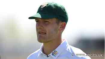 Worcestershire go second with win at Cheltenham