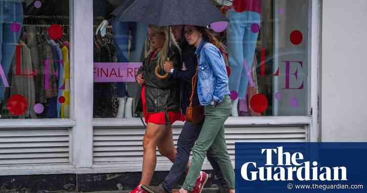 UK shop prices in first monthly fall for two years amid big discounts