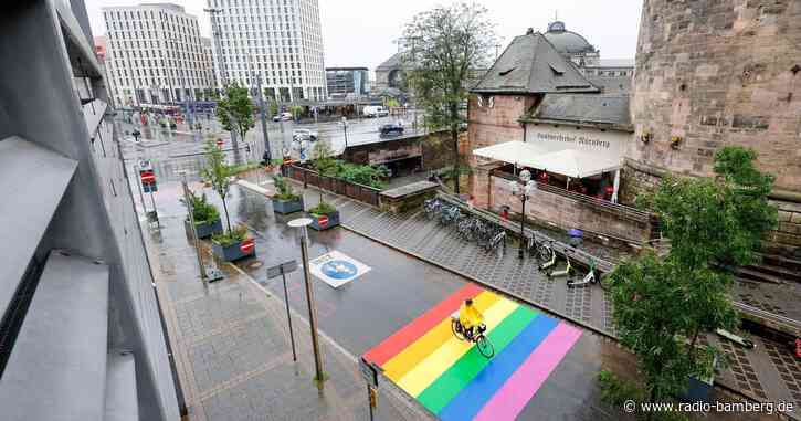 Nürnberg hat nun einen Regenbogen-Zebrastreifen