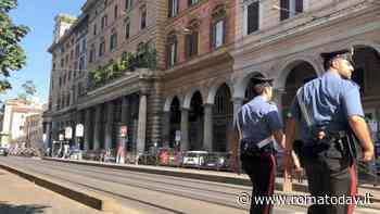 Ladri minorenni all'Esquilino, strappano collana a una donna e fuggono tra i portici