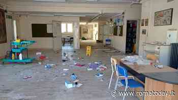 Vandali devastano la scuola, danni per migliaia di euro