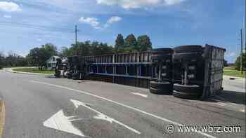 Roundabout in Sorrento reopens after 18-wheeler rolls over