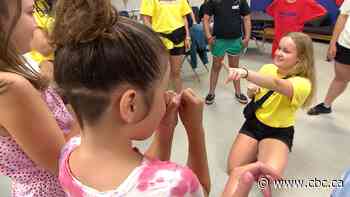 Deaf, hard-of-hearing kids enjoy summer fun at Winnipeg camp
