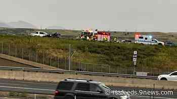 Denver police pursuit ends in crash, closes down roads during rush hour