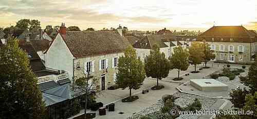 Como: Debüt in Frankreich und Singapur