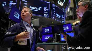 U.S. debt downgrade sinks global markets — but economists are not concerned