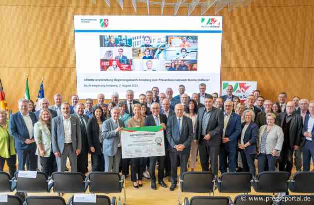 Kreise und Kommunen des Regierungsbezirks Arnsberg treten Präventionsnetzwerk #sicherimDienst bei / Innenminister Herbert Reul: Ein Gewinn für alle Beschäftigten im öffentlichen Dienst in der Region