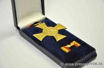 Bundesminister der Verteidigung zeichnet zwei Kommandosoldaten für Tapferkeit aus