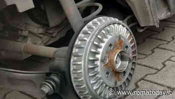 La banda degli pneumatici a caccia di Golf da lasciare sui mattoni