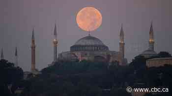IN PHOTOS | Scenes of the supermoon around the world