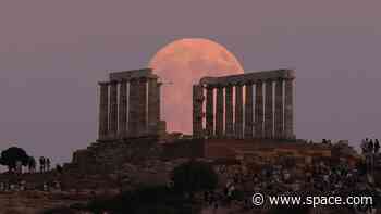 Sturgeon supermoon lights up skies around the world (photos)