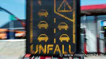 Schwerer Unfall auf A8: Motorradfahrer prallt frontal gegen Leitplanke