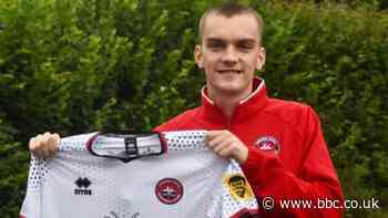 Adam Porter: Truro City re-sign midfielder after Salford City exit