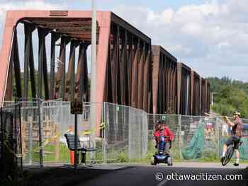 Rogue cyclists take to Commanda Bridge with official opening still unclear