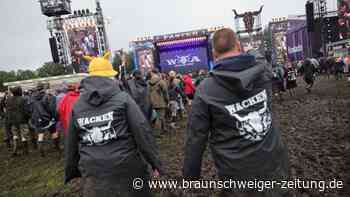 Metalfans feiern in Wacken, aber nicht alle dürfen rein