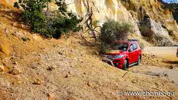 Drivers 'very lucky' not to be hurt in Rainbow Beach landslip