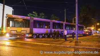 Neue Straßenbahnen für Augsburg kommen auf dem Tieflader